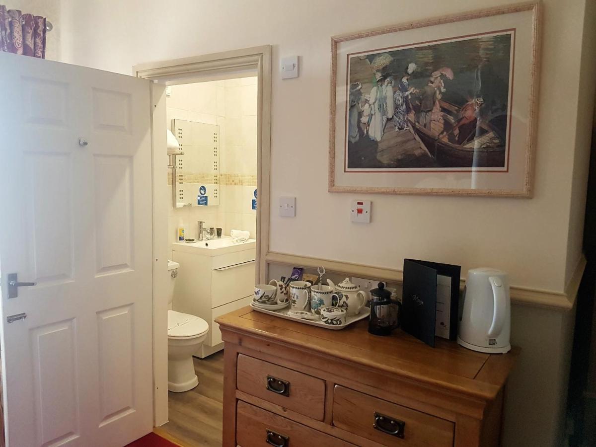Victoria House Room Only Accommodation Карнарфон Екстериор снимка