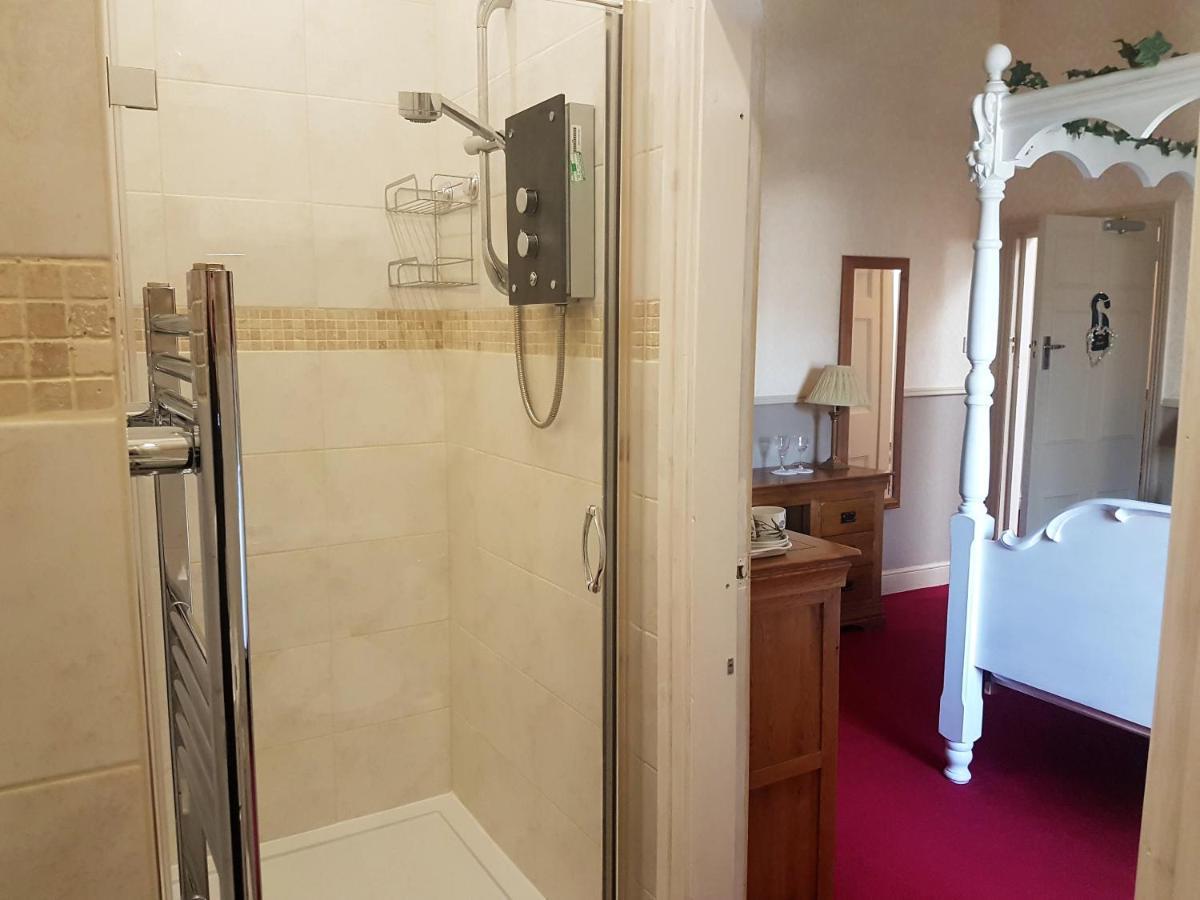 Victoria House Room Only Accommodation Карнарфон Екстериор снимка