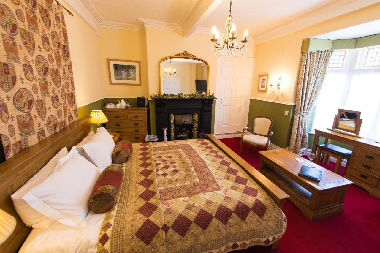 Victoria House Room Only Accommodation Карнарфон Екстериор снимка