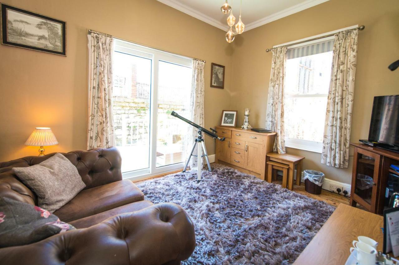 Victoria House Room Only Accommodation Карнарфон Екстериор снимка